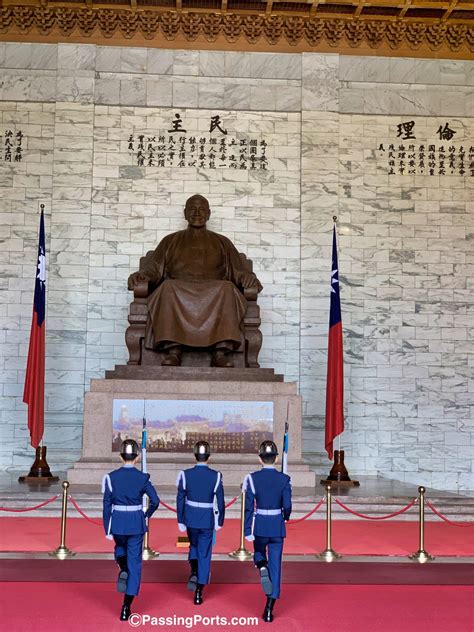 chiang kai shek memorial hall guard change
